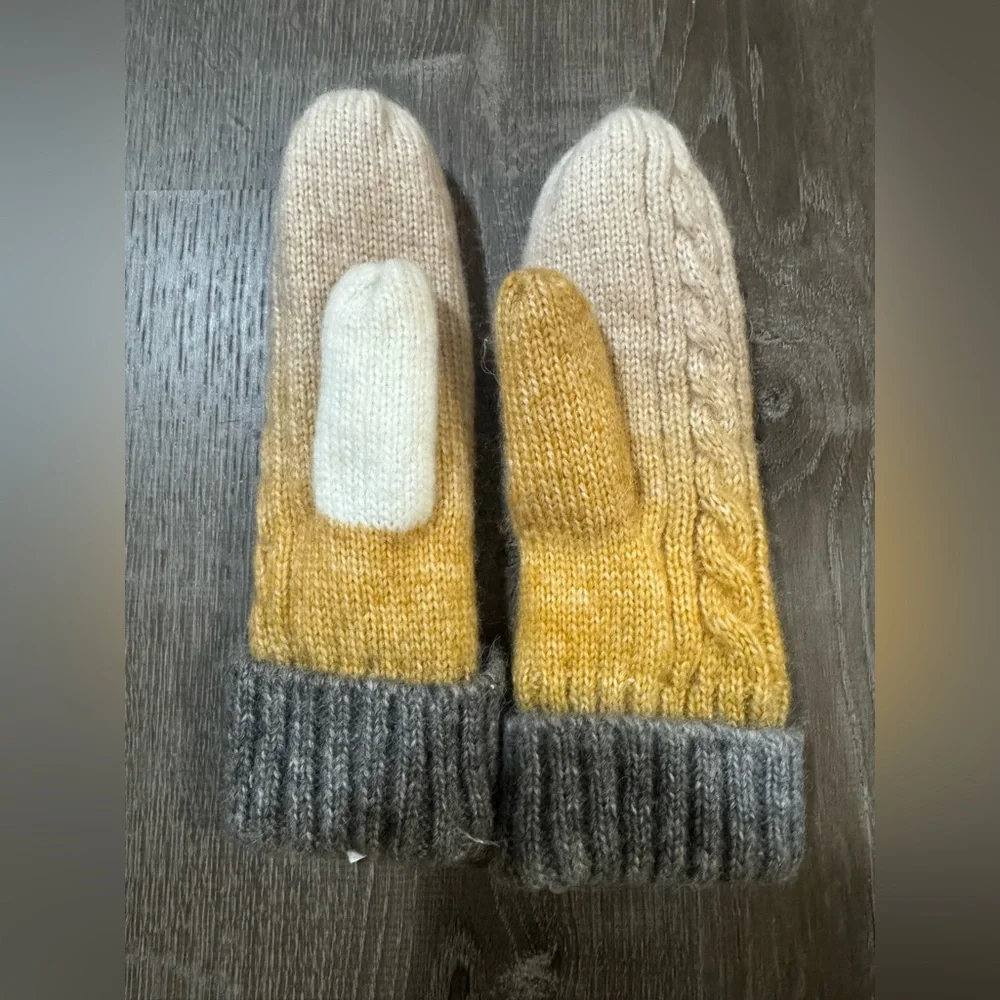 NWT BP Nordstrom Ombre Cable Knit Mittens One Size